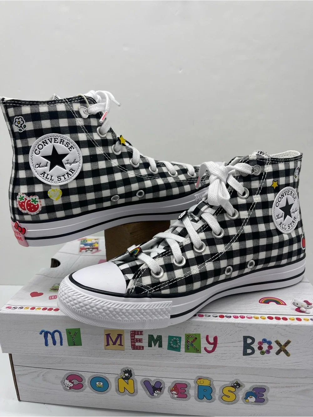 Converse WMNS CTAS HI Hello Kitty & Friends Picnic BlkWh Pink High Top Sneakers - Picture 5 of 16